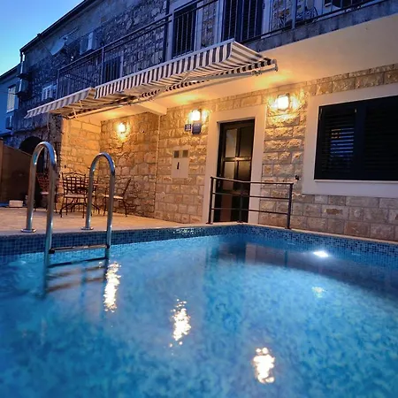 بيت للعطل House Tihana